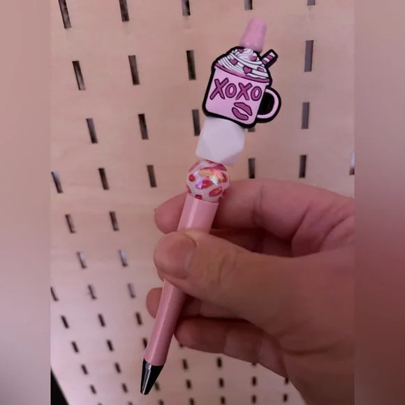 Handcrafted xoxo mug beaded pen - Picture 2 of 3